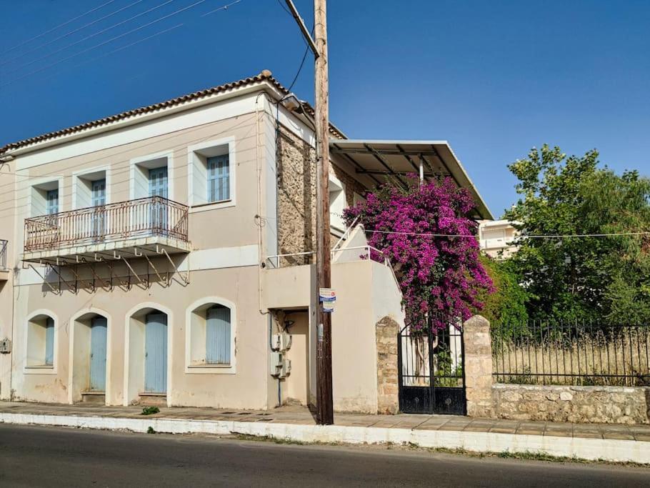 στούντιο σε πέτρινο σπίτι, κοντά σε παραλία *