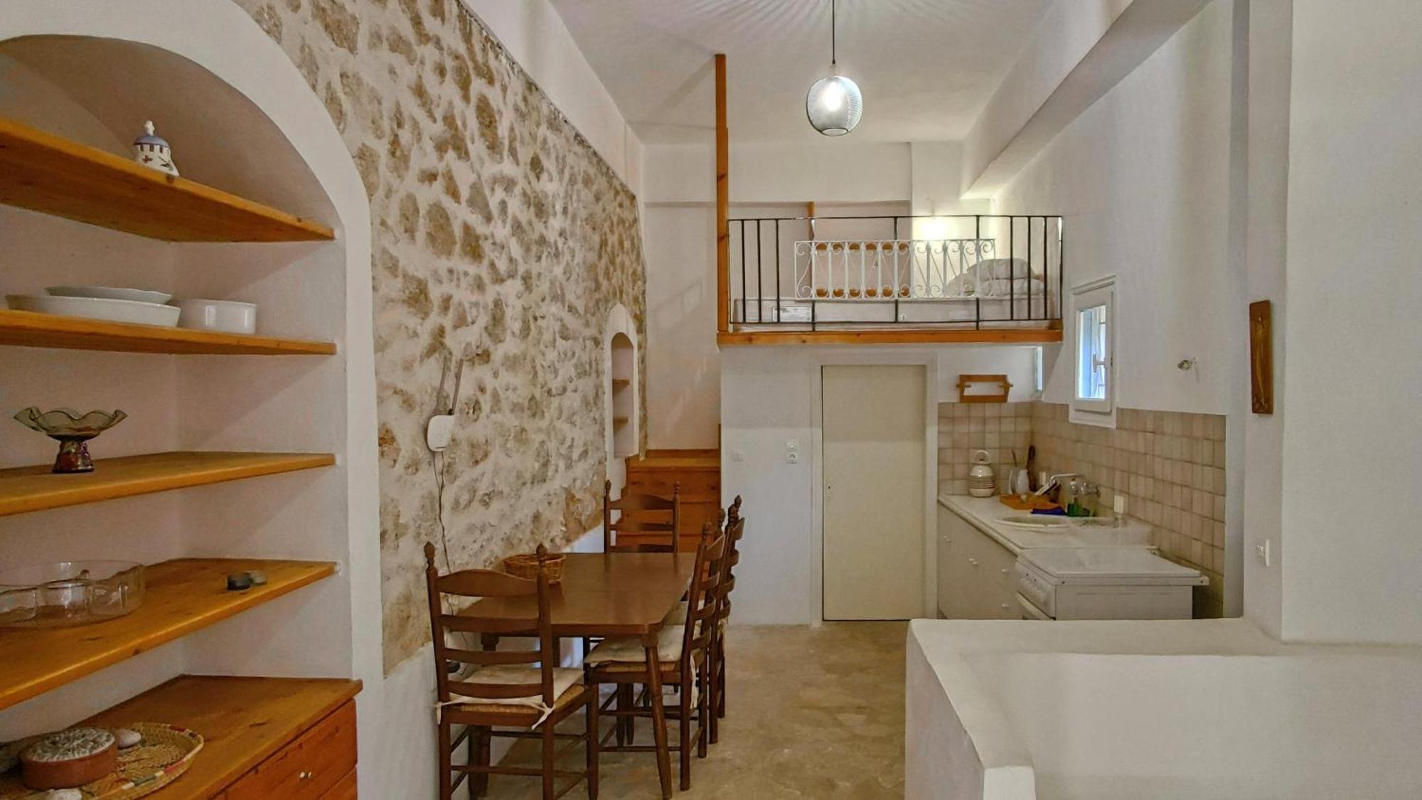 Apartment στούντιο σε πέτρινο σπίτι, κοντά σε παραλία Kyparissia